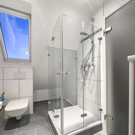Gesamte - Büro - Küche - Netflix Apartment *